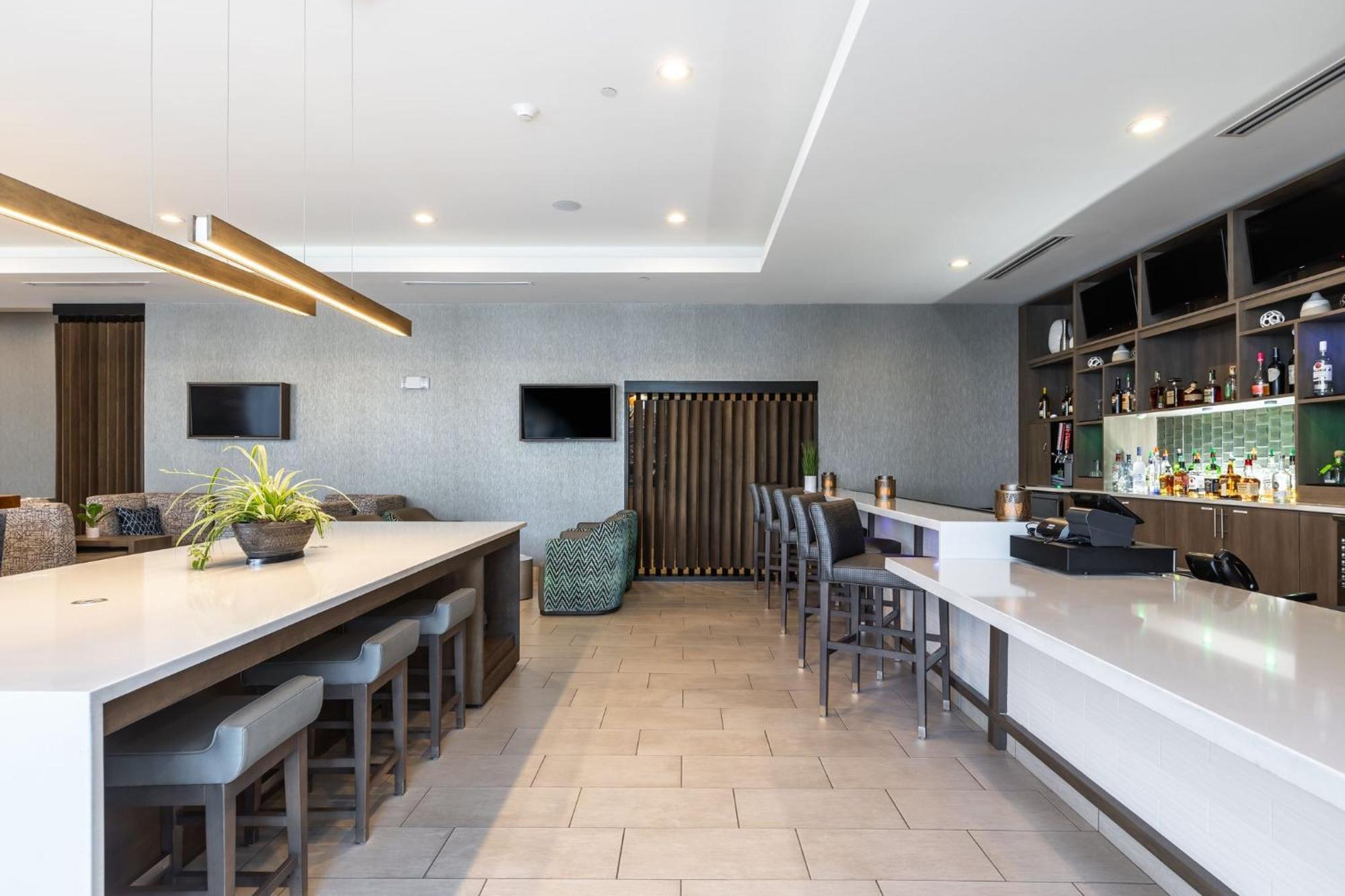 Holiday Inn Greenville - Woodruff Road By Ihg Экстерьер фото