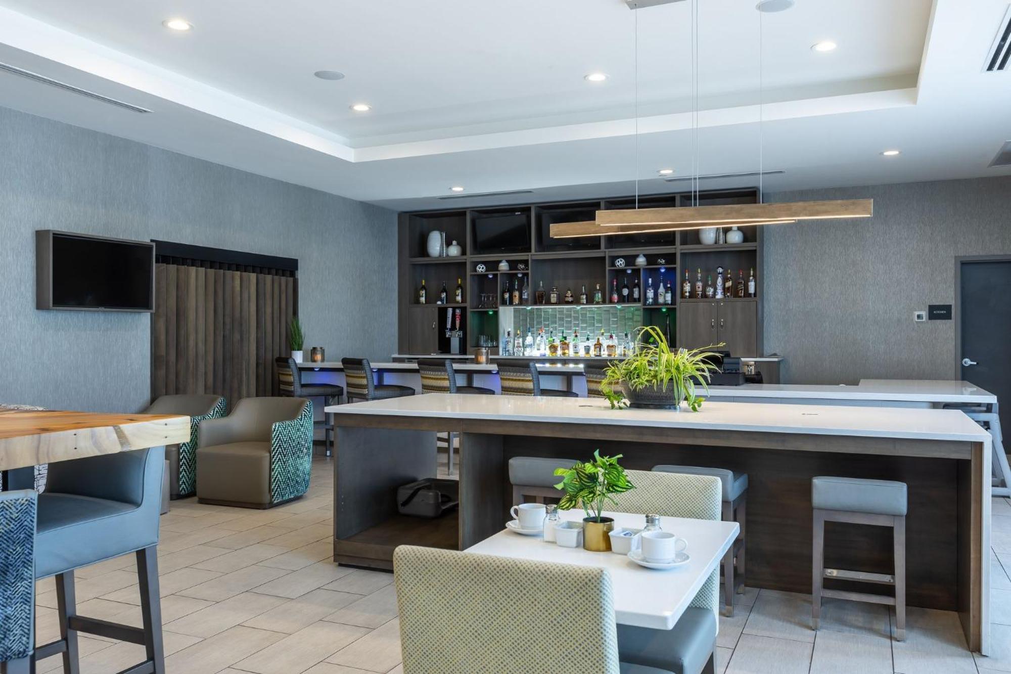 Holiday Inn Greenville - Woodruff Road By Ihg Экстерьер фото