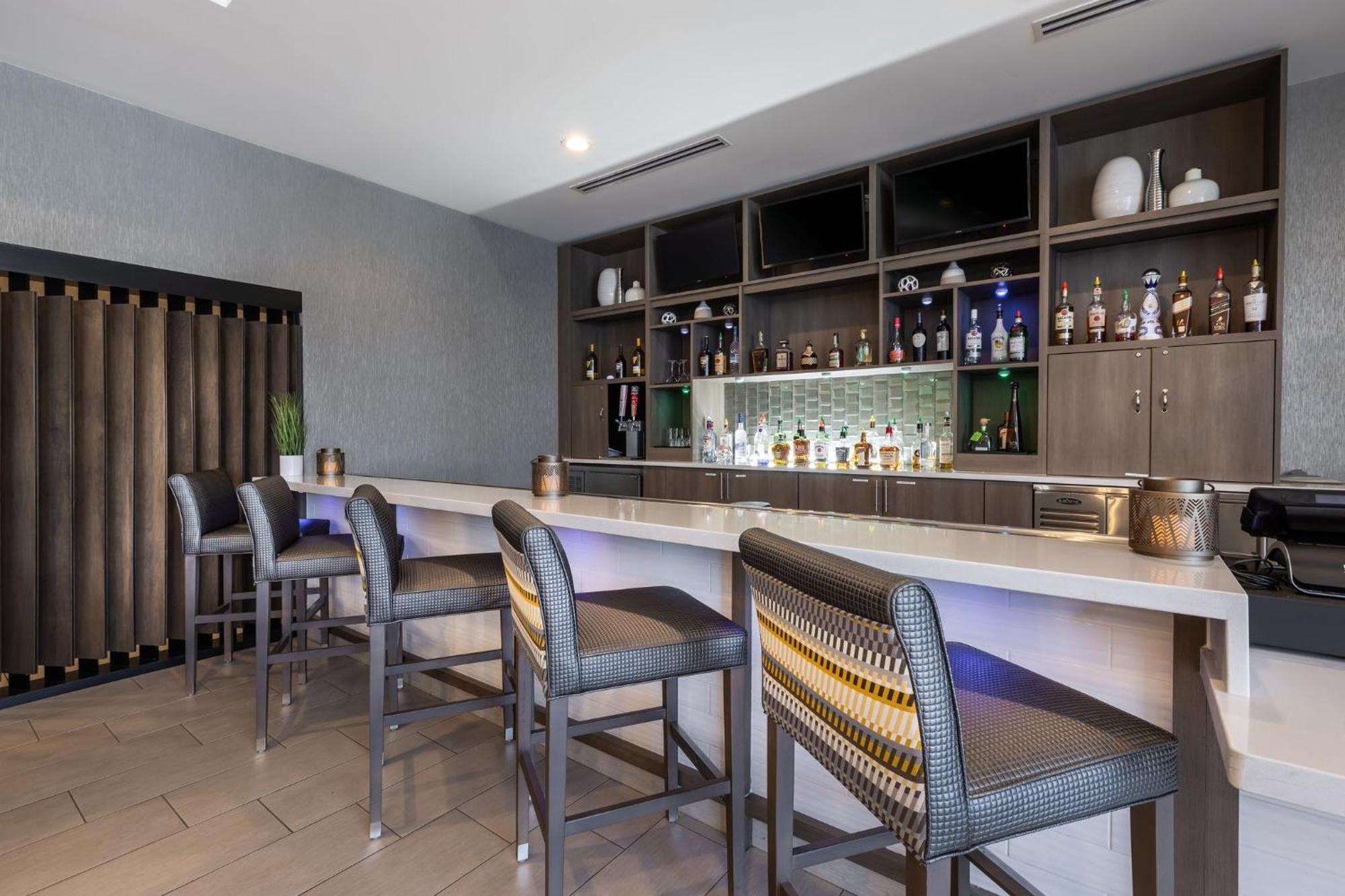 Holiday Inn Greenville - Woodruff Road By Ihg Экстерьер фото